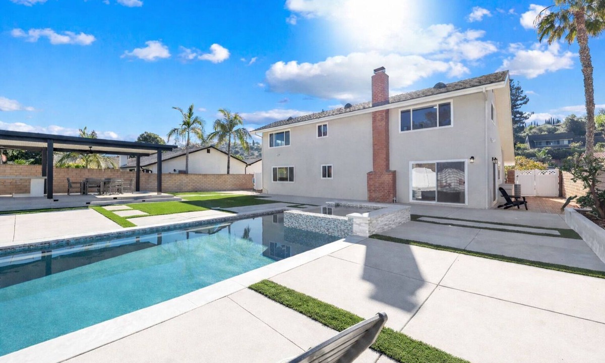 Charter Oak House | 3-bedroom house in peaceful neighborhood