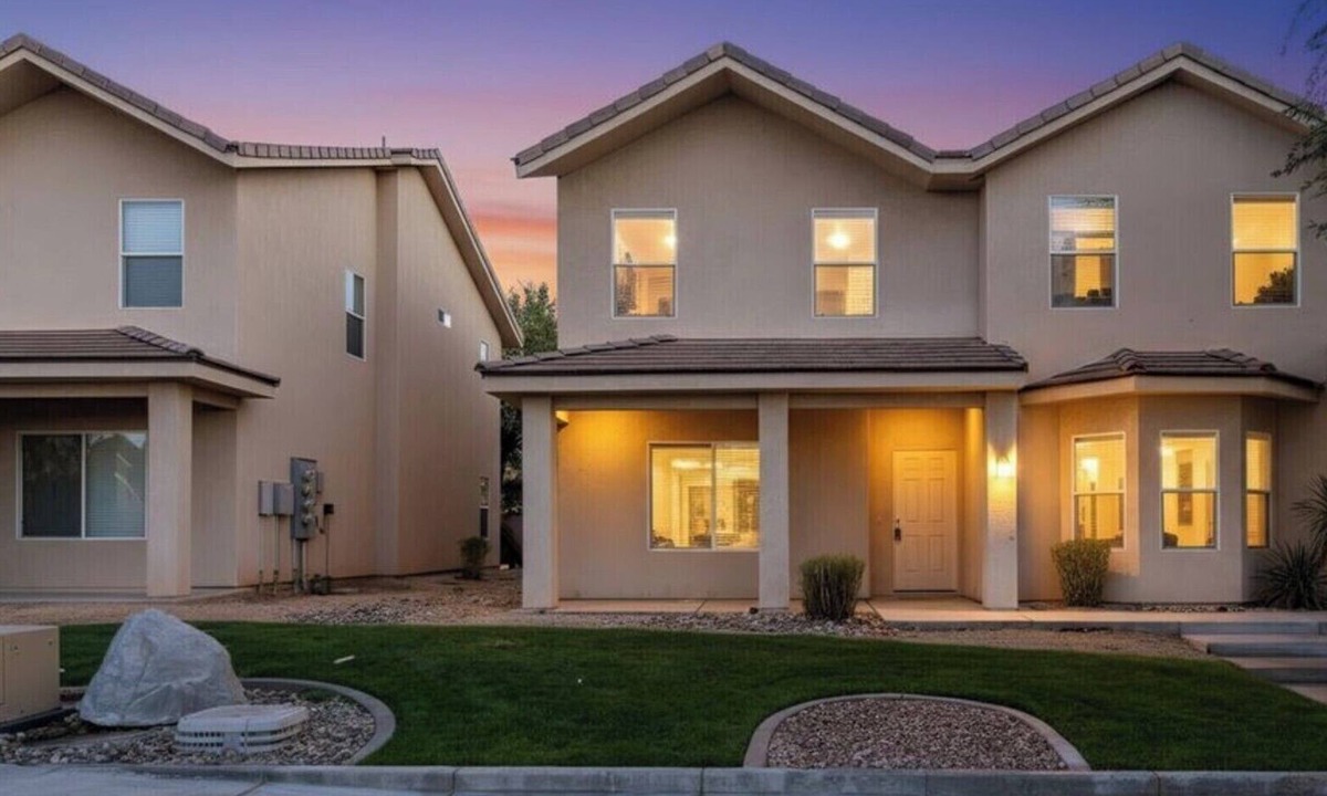 Mesquite House | 3-bedroom townhome in pleasant Mesquite with AC for relaxing stays