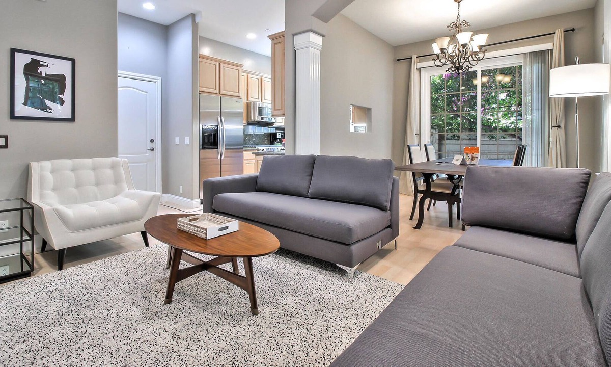 Campbell House | 3 Bedroom Townhouse in Campbell