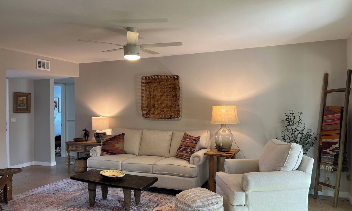 San Luis Rey House | 3 bedroom twin home 5 miles to beach, 2 miles to Camp Pendleton in Oceanside