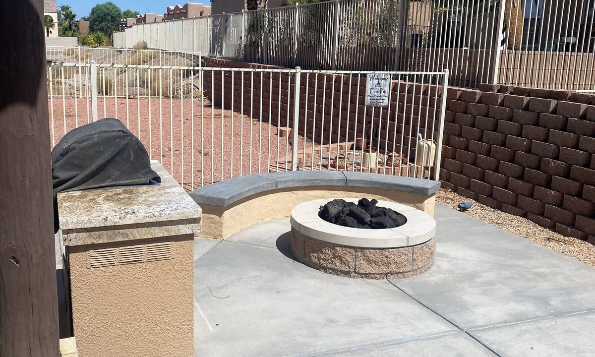 Needles House | 3 bedroom with den BBQ, Firepit, with WiFi, AC in awesome Needles