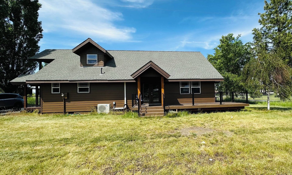 Worley House | 3 bedrooms, 2 full bath in picturesque Worley WiFi, HVAC. Start your getaway