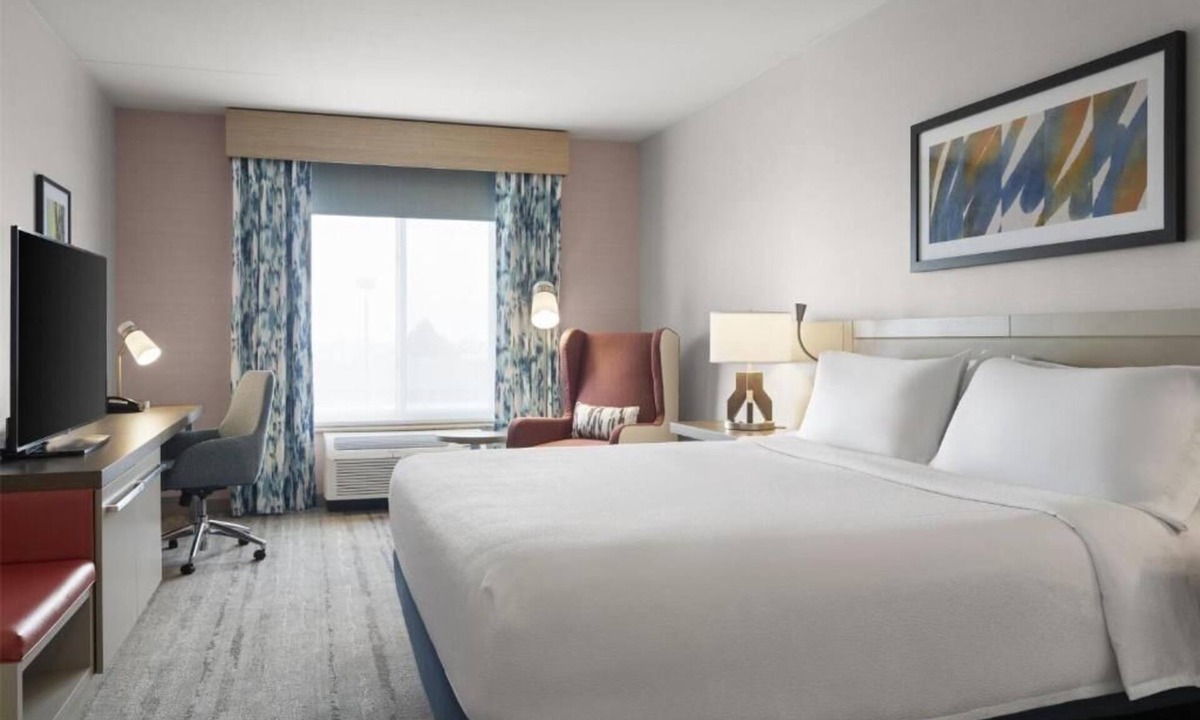 Albuquerque Hotel | 3 King Bed Units | Pool & Dining, Fitness & Breakfast Included