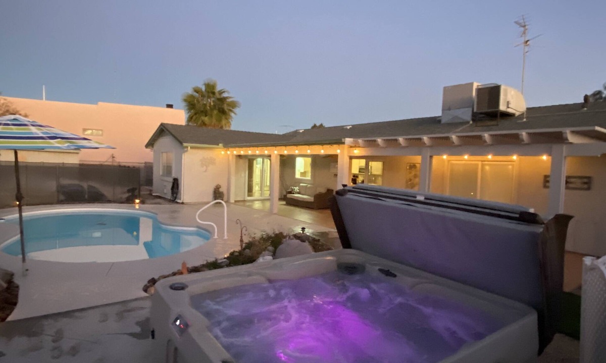 Lake Havasu City House | 3 Master Suites King Beds Jacuzzi Pool + Casita Yard RV Boat parking Firept Pets