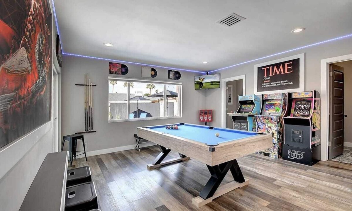 Village Grove House | 3 Master Suites Theater Game Room Near Old Town