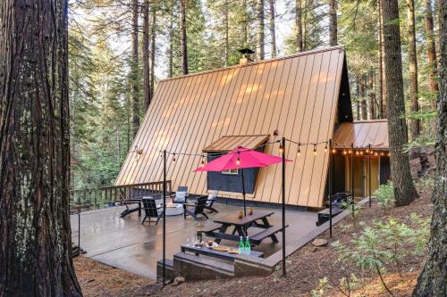 Dorrington House | 3 Mi to Calaveras Big Trees: Cabin w/Fire Pit!