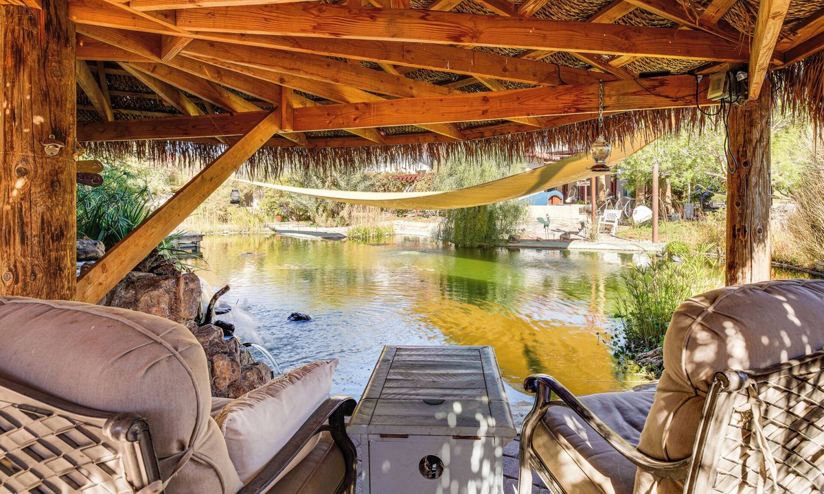 Pahrump House | 3 Mi to Dtwn Pahrump: Romantic Desert Oasis