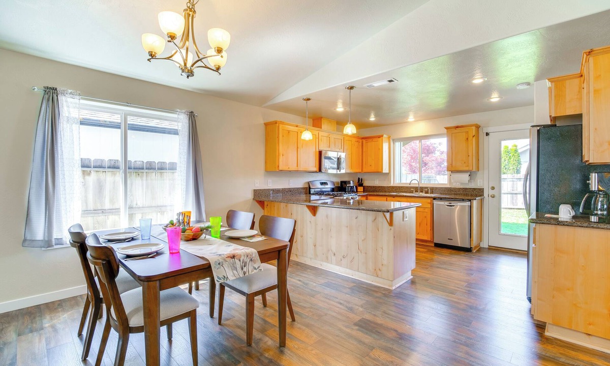 Grants Pass Cottage | 3 Mi to Riverside Park: Grants Pass Getaway!