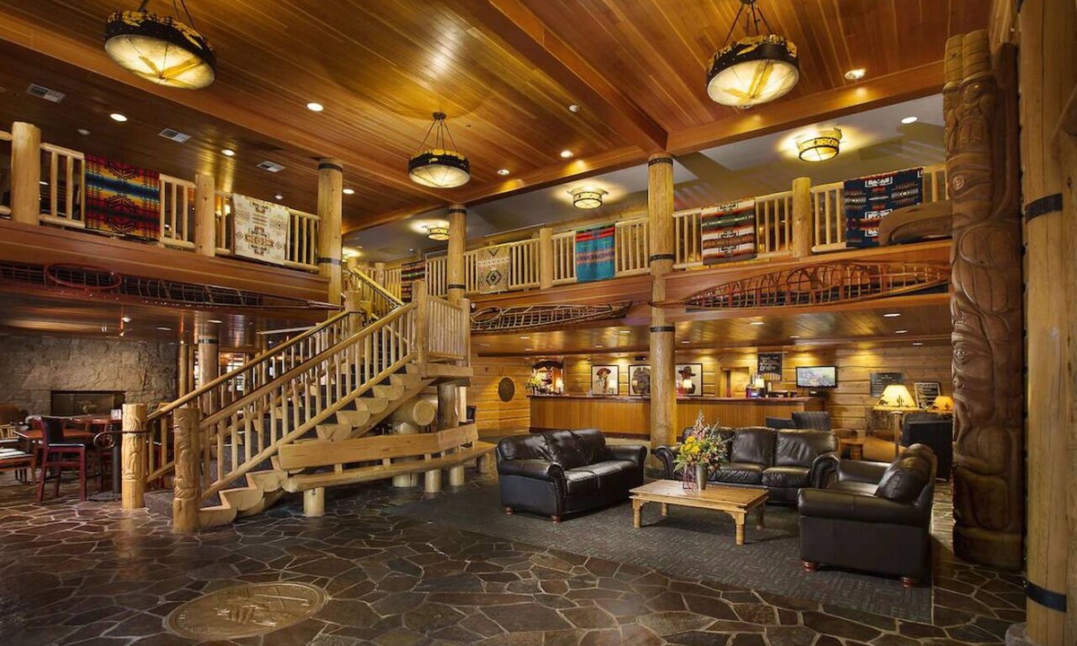 Vancouver Hotel | 3 Rustic Rooms w/Heated Pool & Hand-Crafted Mountain Lodge Setting