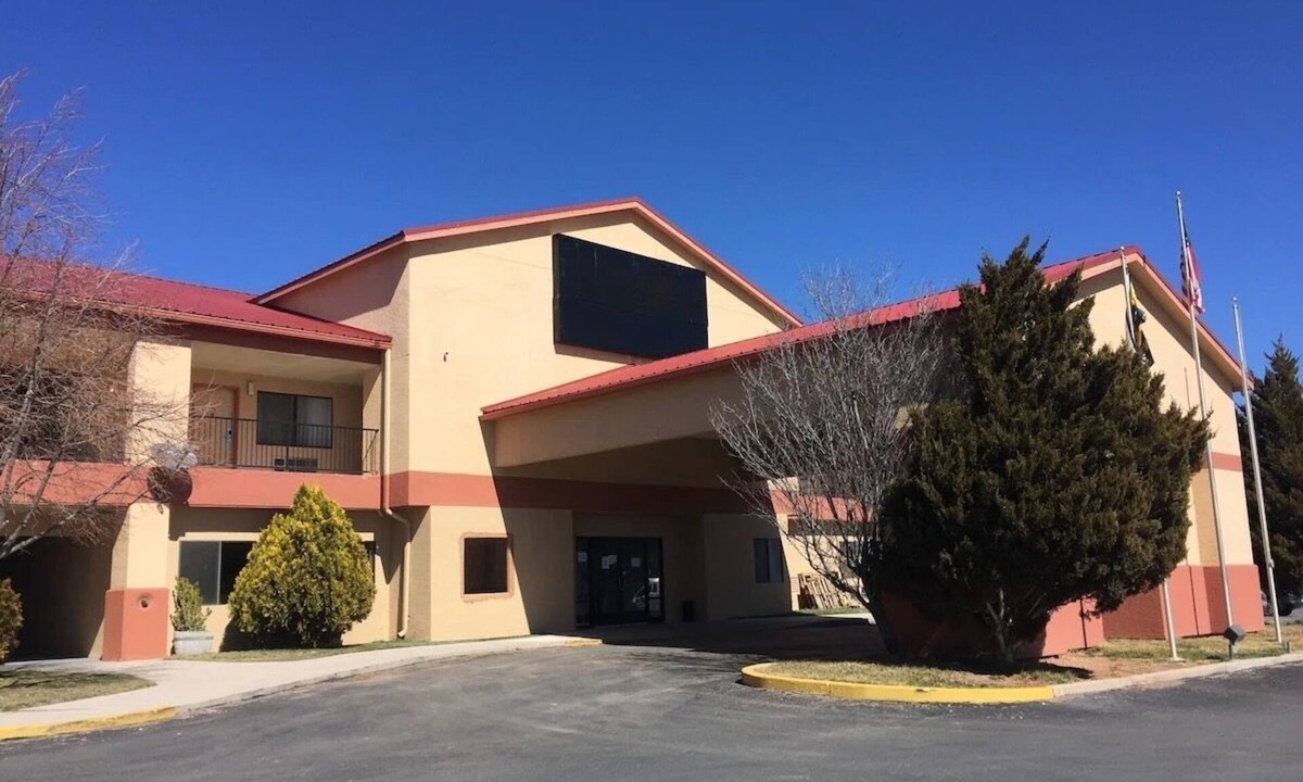 St. Michaels Hotel | 3 units | Two Double Beds near Navajo Zoo 3.9mi | Pet-Friendly w/Free Breakfast