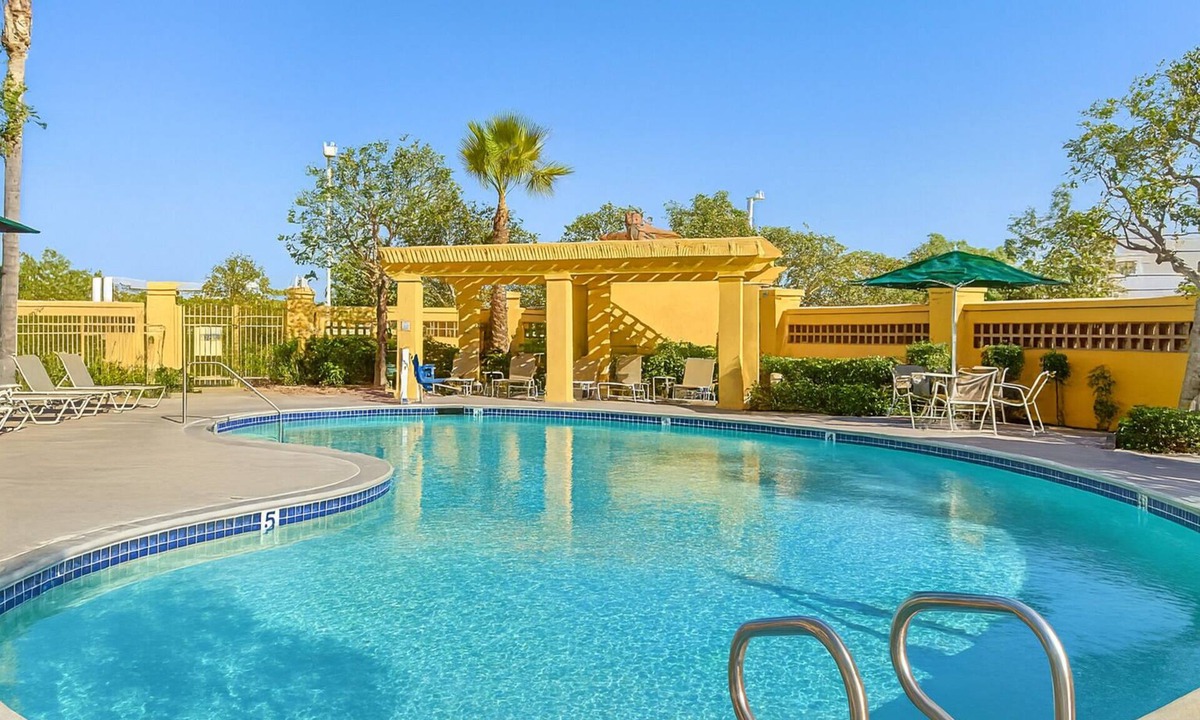 Guasti Hotel | 3 x 2 Double Beds Room at La Quinta Inn & Suites by Wyndham Ontario Airport