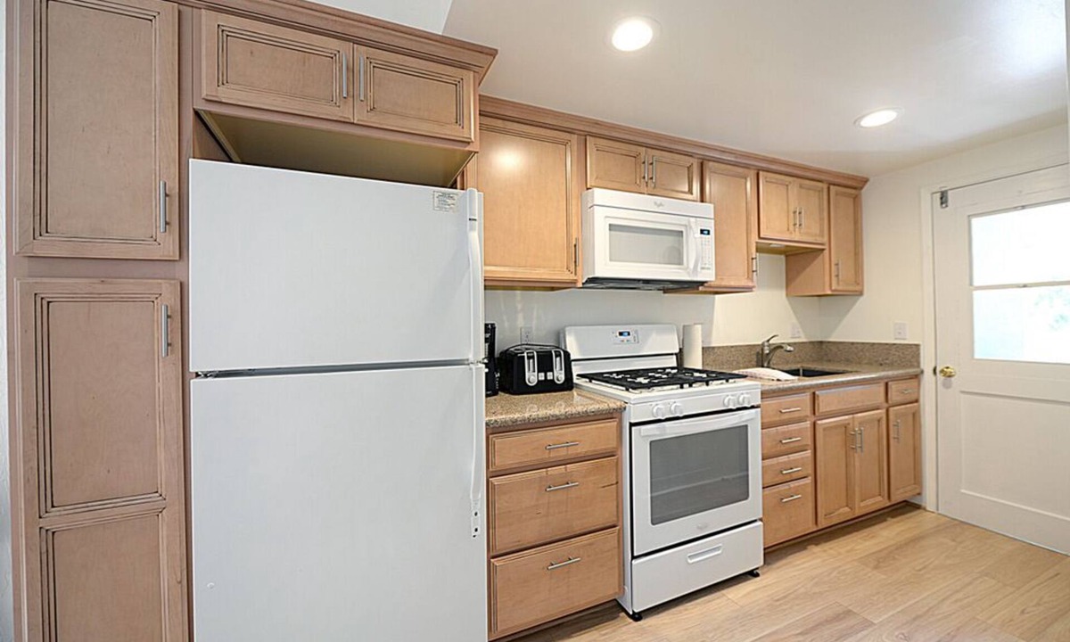 Avalon House | 319CA: Delightful Cottage, Newly Remodeled, 2.5 Blocks from Beach, WIFI, BBQ - 3