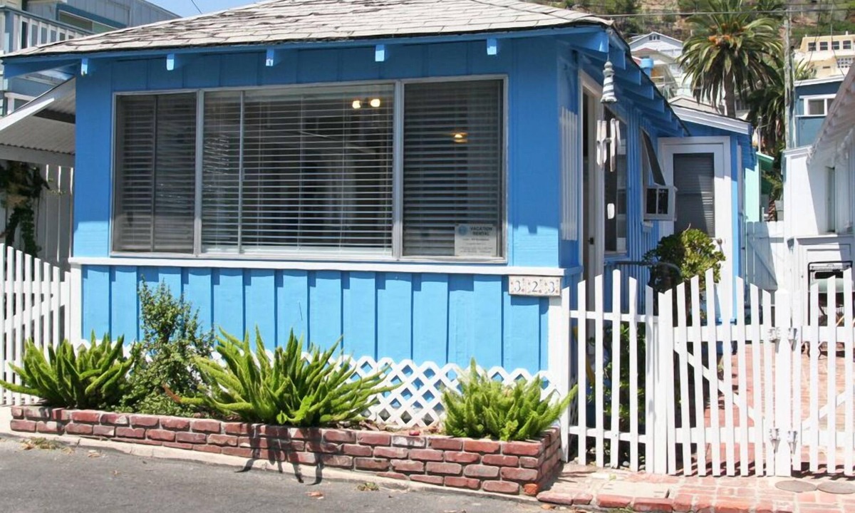 Avalon House | 323E: Budget-friendly Avalon Cottage on Eucalyptus Street. Includes A/C and only