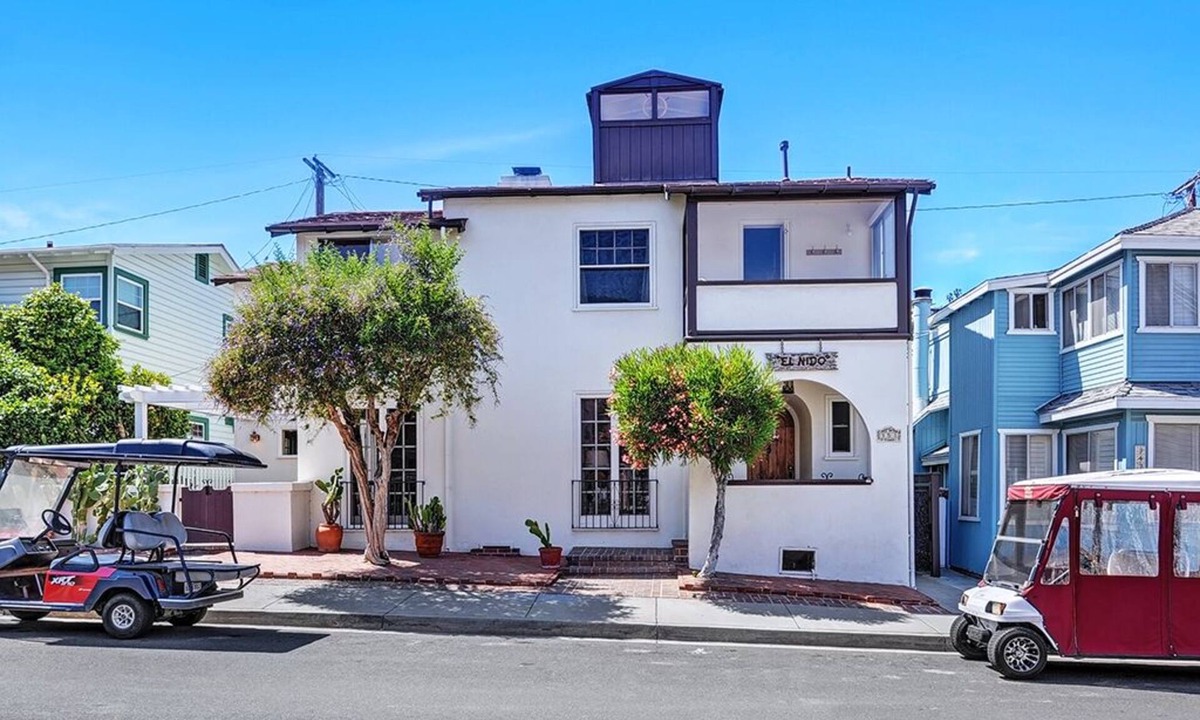Avalon House | 351CA: Sprawling Home, Lots of Outdoor Space, Min Away from Beach