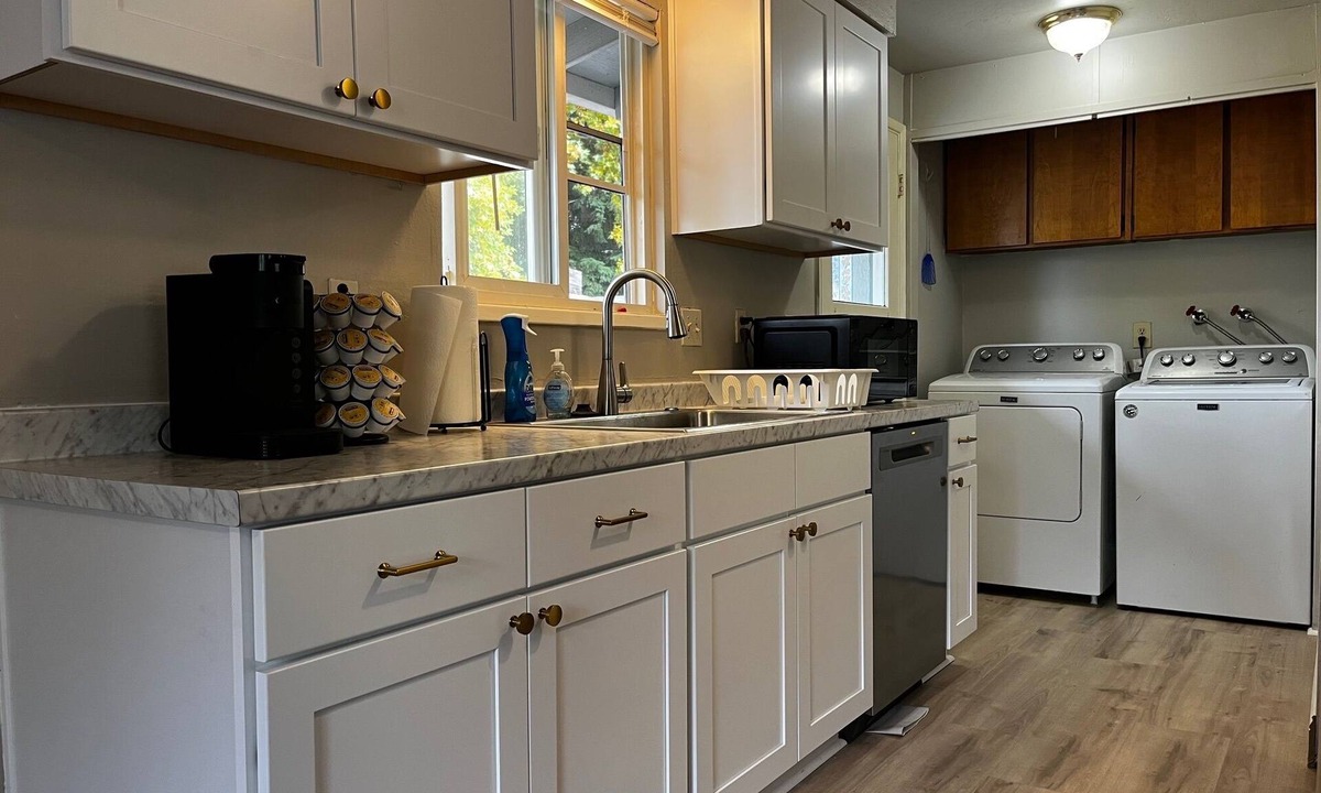 Medford House | 3B/1BA <1mi from Hospital w/Self Check-in + Laundry