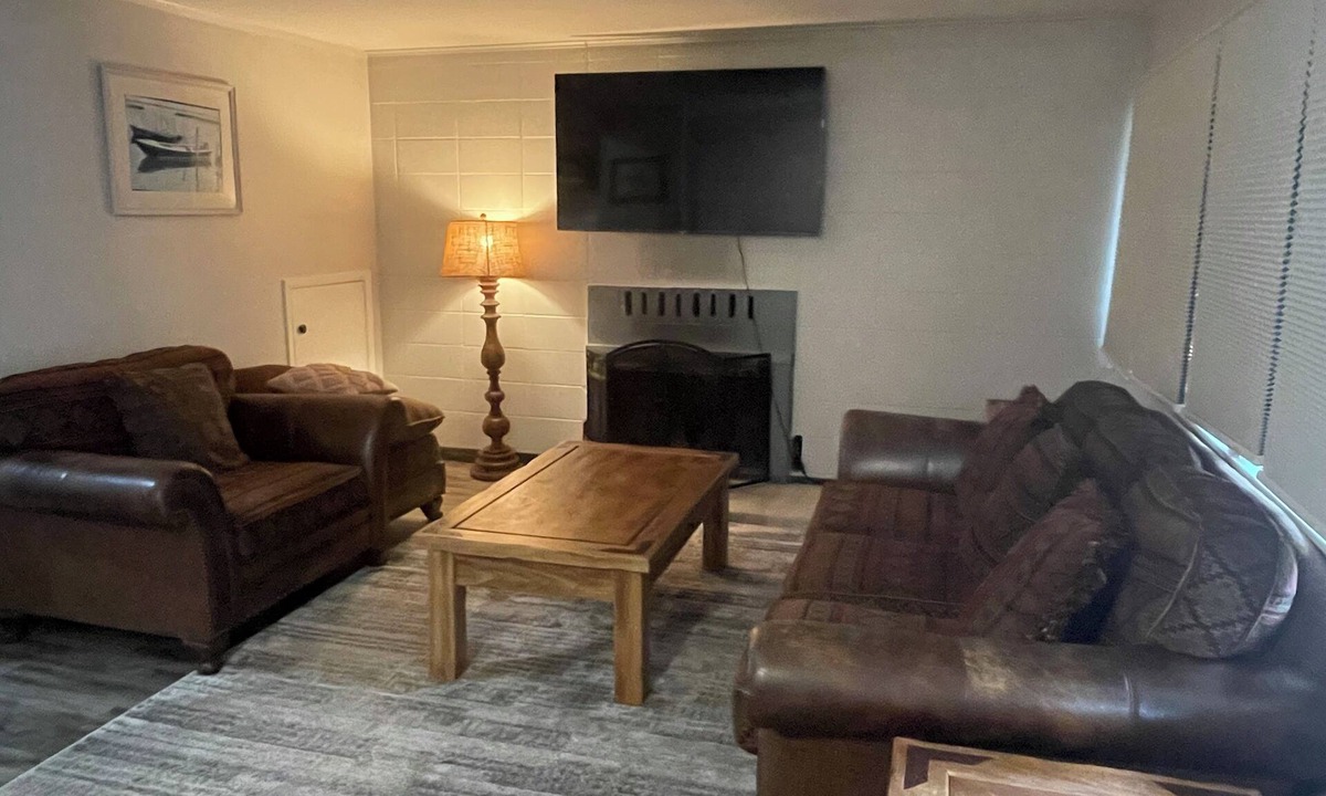 Dollar Point Apartment | 3BR apt. with WiFi BBQ Smart TVs close to Lake Tahoe, boat launch, biking trails