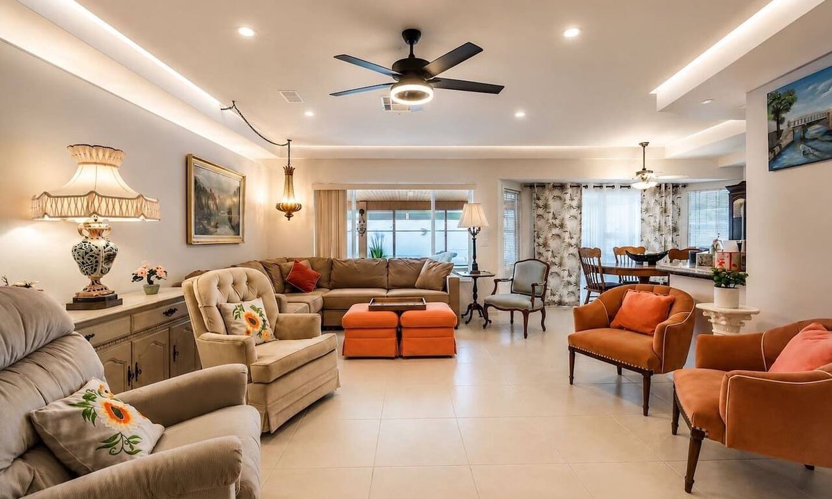 Silverado Ranch House | 3BR Vegas Home Jacuzzi Suite BBQ Pet Friendly