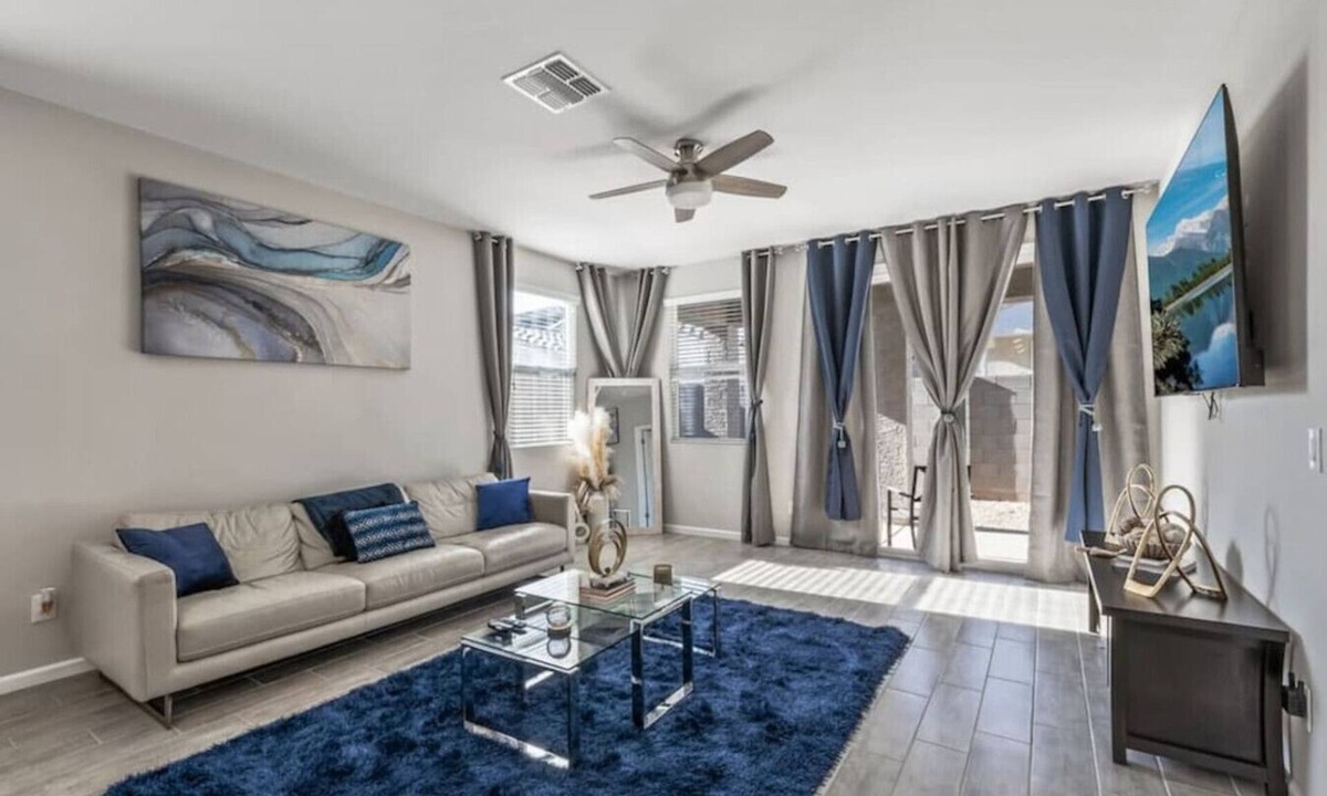Surprise House | 3BR w/King Bed | Sleeps 8 in Surprise