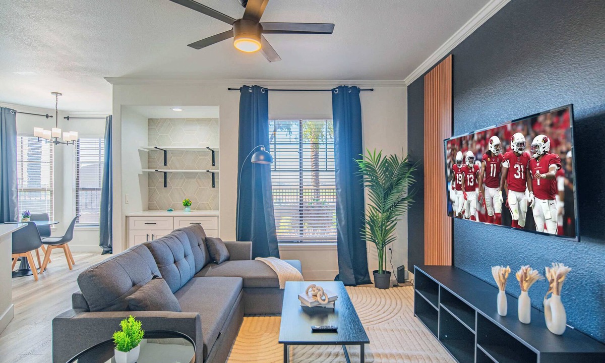 Glendale Sports and Entertainment District Apartment | 3Min To Stadium w/Balcony Pool Gym Parking W/D