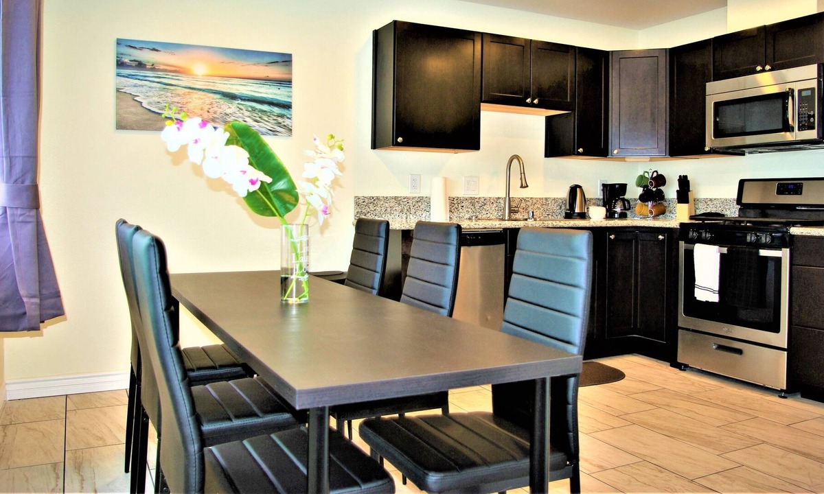Swan Canyon Apartment | #4, 2 bedroom / 2 bathroom apartment 10 min to DT!