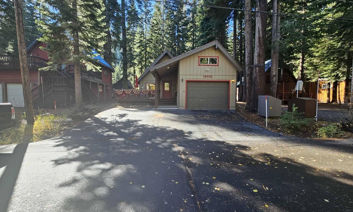 Donner Lake Woods House | 4 bedroom, 2 bath, sleeps 10 adults. West End Donner Lake.