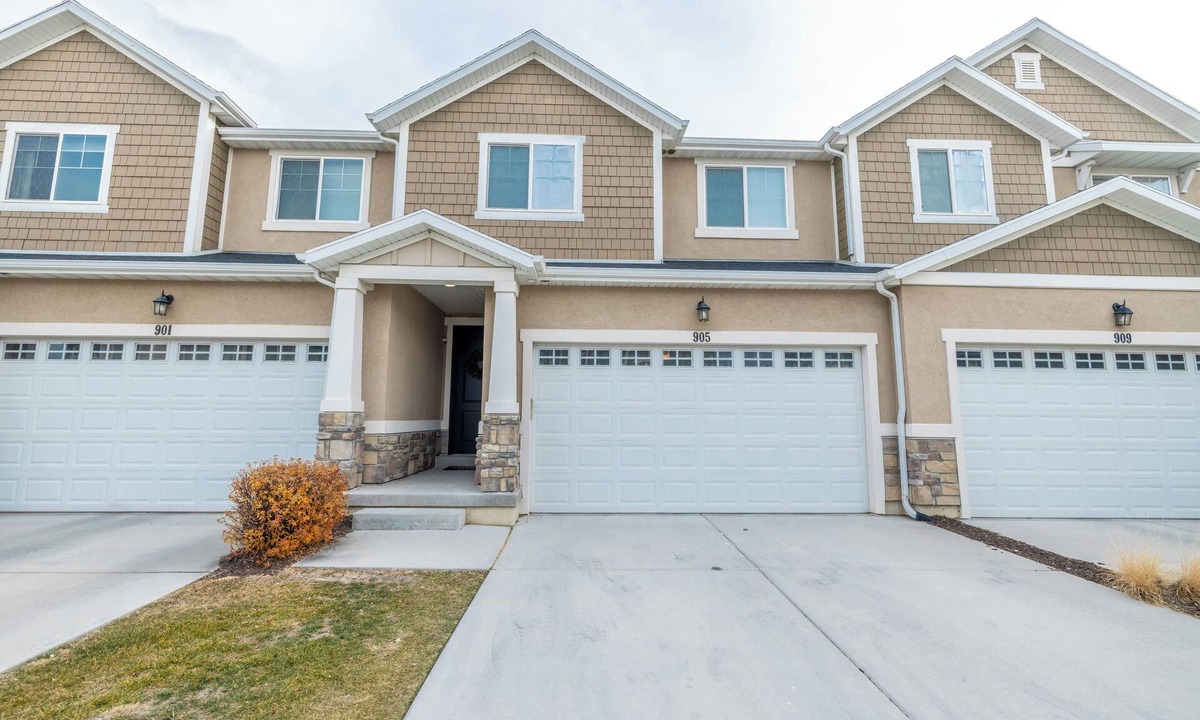 Sunset Heights House | 4-bedroom townhome in Orem on The Links at Sleepy Ridge Golf Course