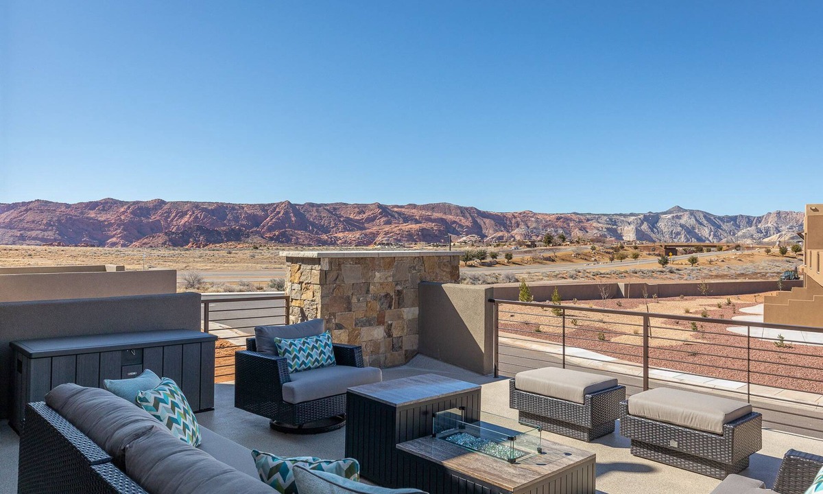 St. George Villa | 4 King En Suites Sleeps 16 - Fire Pit & Near Pool
