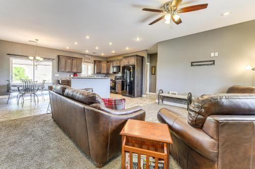 Safford House | 4 Mi to Roper Lake SP! High-Desert Basecamp