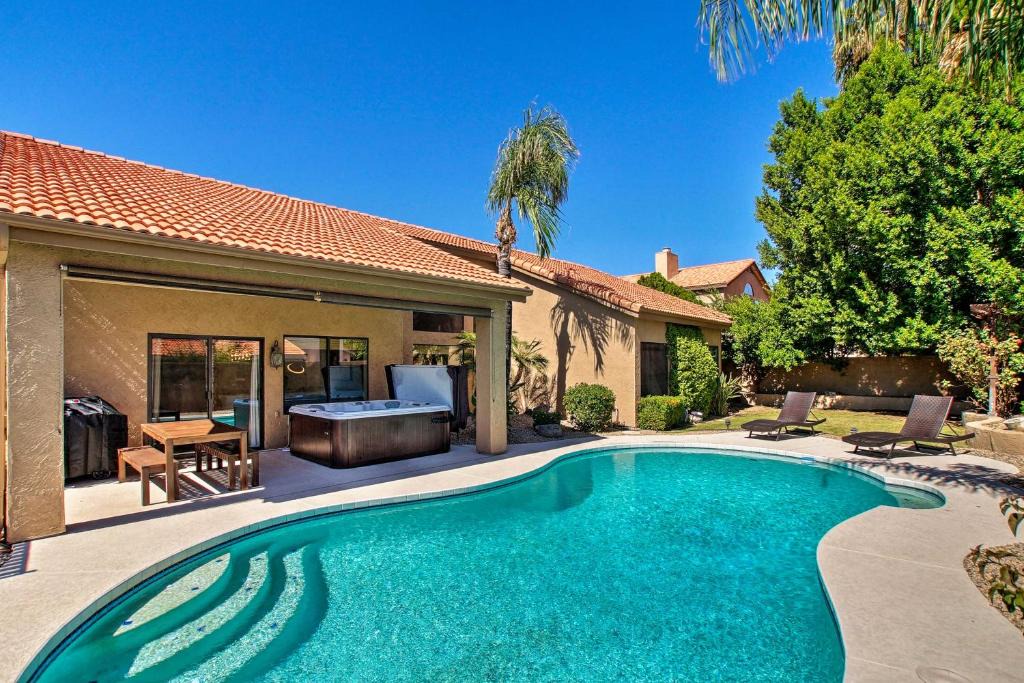 Paradise Park Vista House | 4 Mi to TPC Scottsdale: Family Home w/Hot Tub!