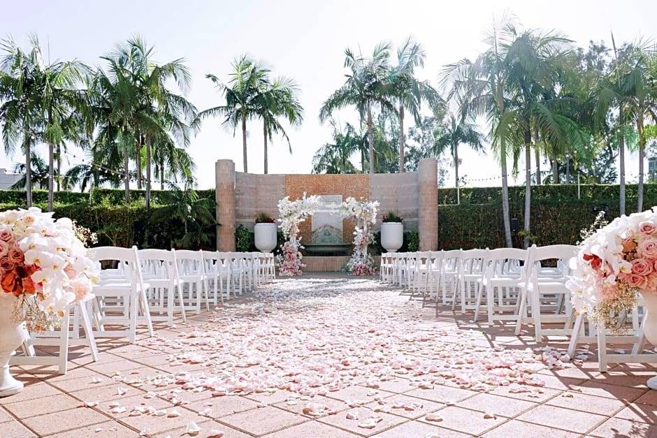Airport Area Hotel | 4-Star Hotel ∙ Renaissance Newport Beach Hotel