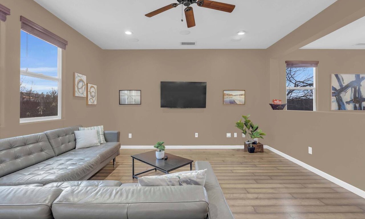 Reno House | 4Bedroom/Long Driveway/9 Beds/6TVs/Sleeps16