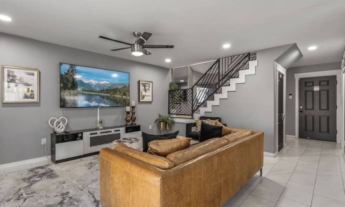 Avondale House | 4BR Avondale Home w/2 King Beds Sleeps 10