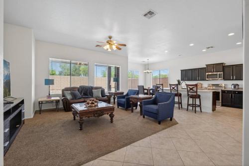 Estrella Mountain Ranch House | 4BR Goodyear Home | Sleeps 10 | W/King Bed