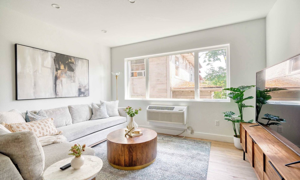 Humboldt Apartment | 4BR Luxury Condo | Walk to Mississippi & Alberta