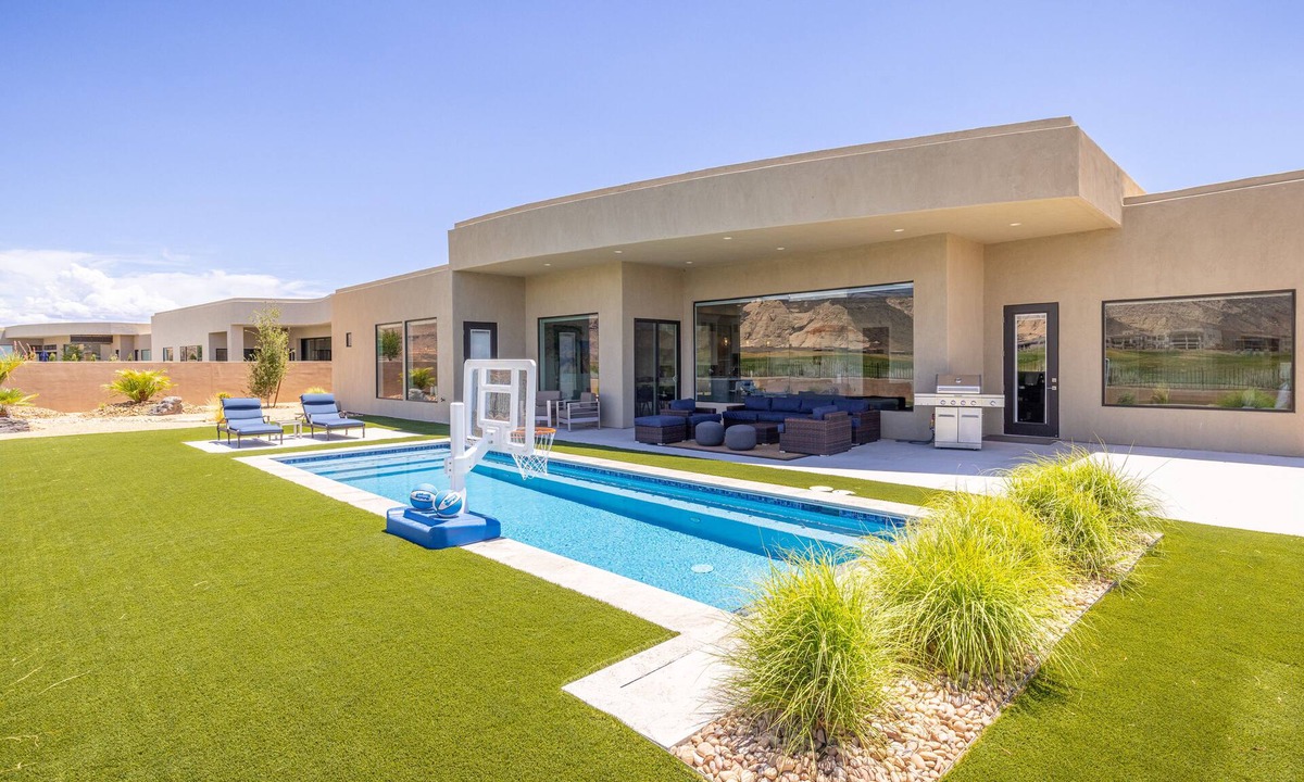 St. George House | 4BR on the 9th Hole w/Private Pool - Sleeps 16