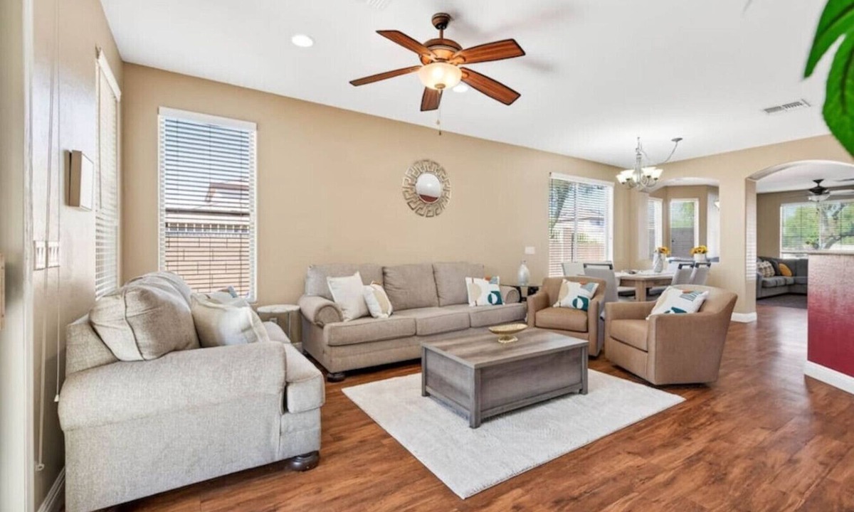 Copper Creek House | 4BR Phoenix Stay | Sleeps 10 | Pet-Friendly