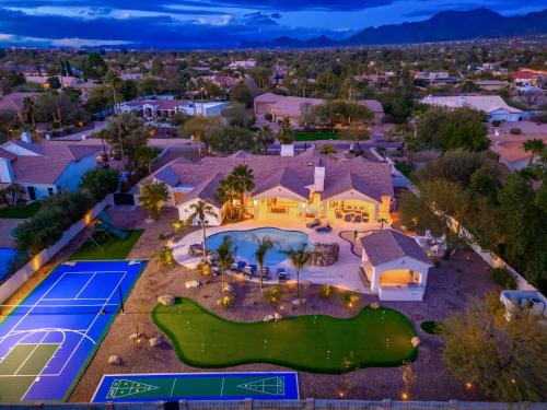 Central Scottsdale Villa | 4Million Designer WaterslideWonderlandTheatreGymSportCourtShuffleboard Court