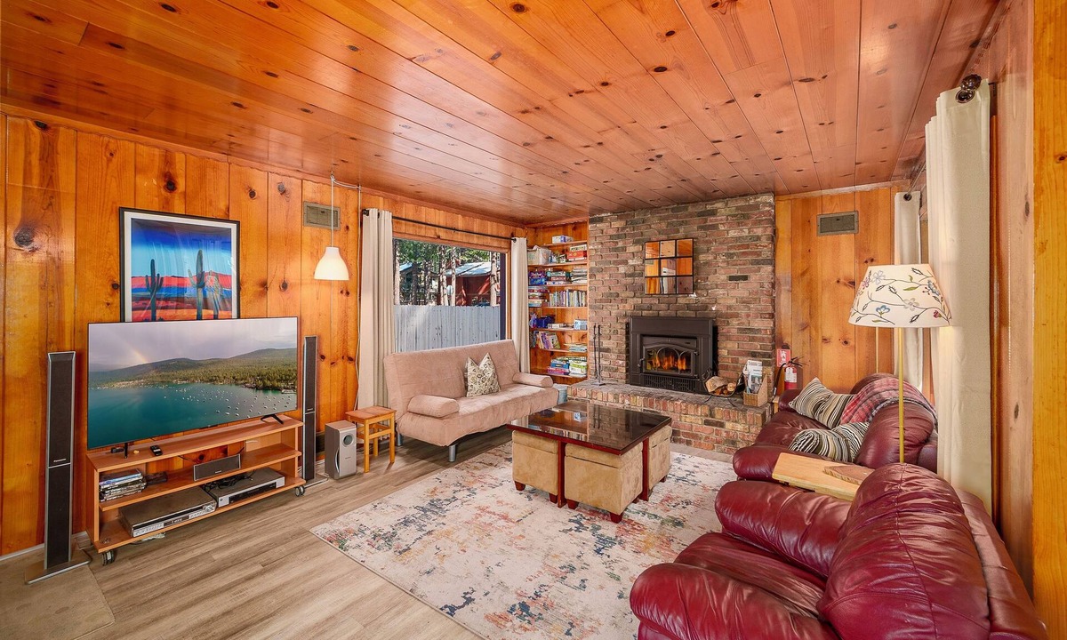 Al Tahoe House | 4th of July Available! Al Tahoe Cabin-Vintage Meets Modern