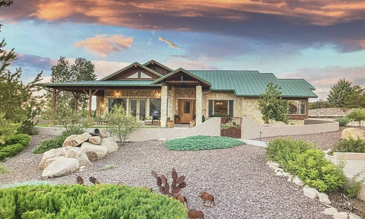 American Ranch House | 5 Acre Horse Retreat - Incredible Mountain Sunset Views -Prescott AZ -Williamson