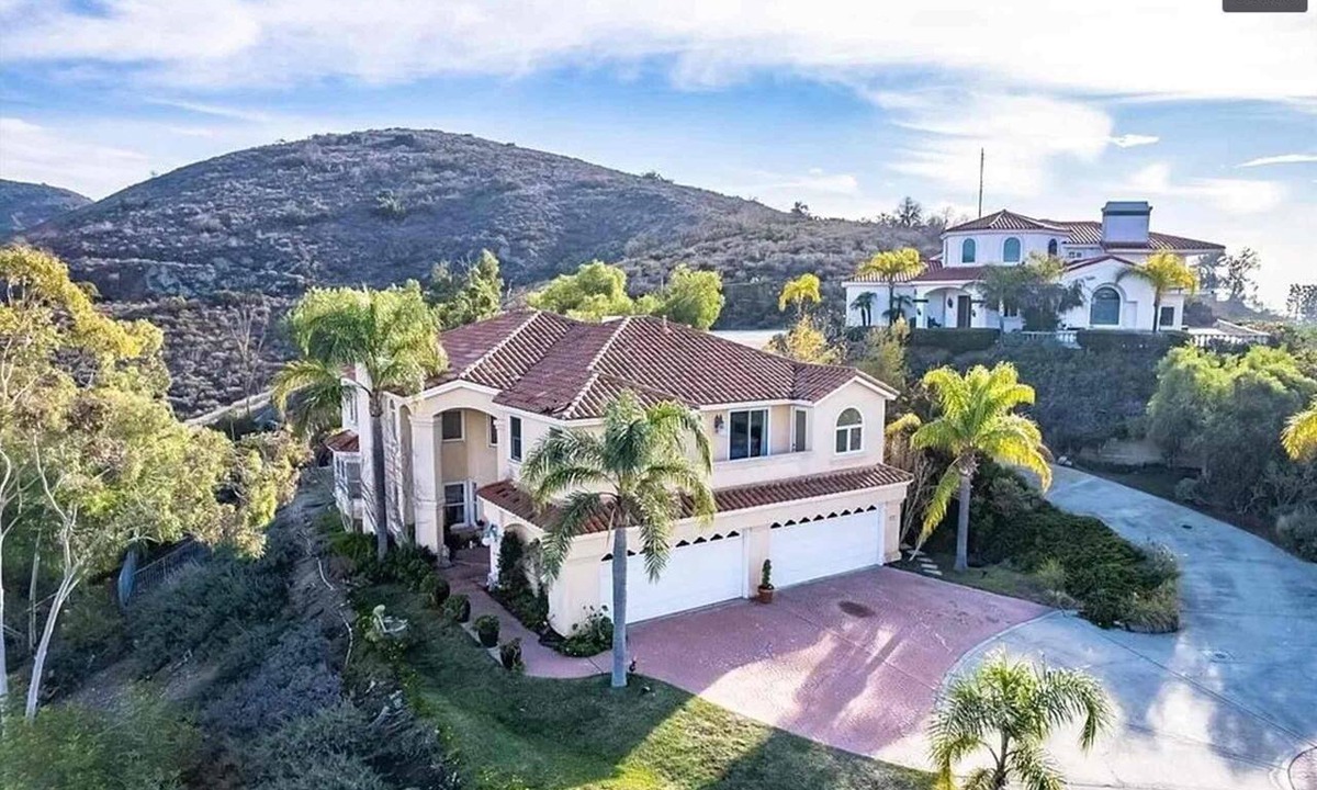 Orange House | 5 Bedroom Private Estate on Hill in Orange with City Light/Mountain Views