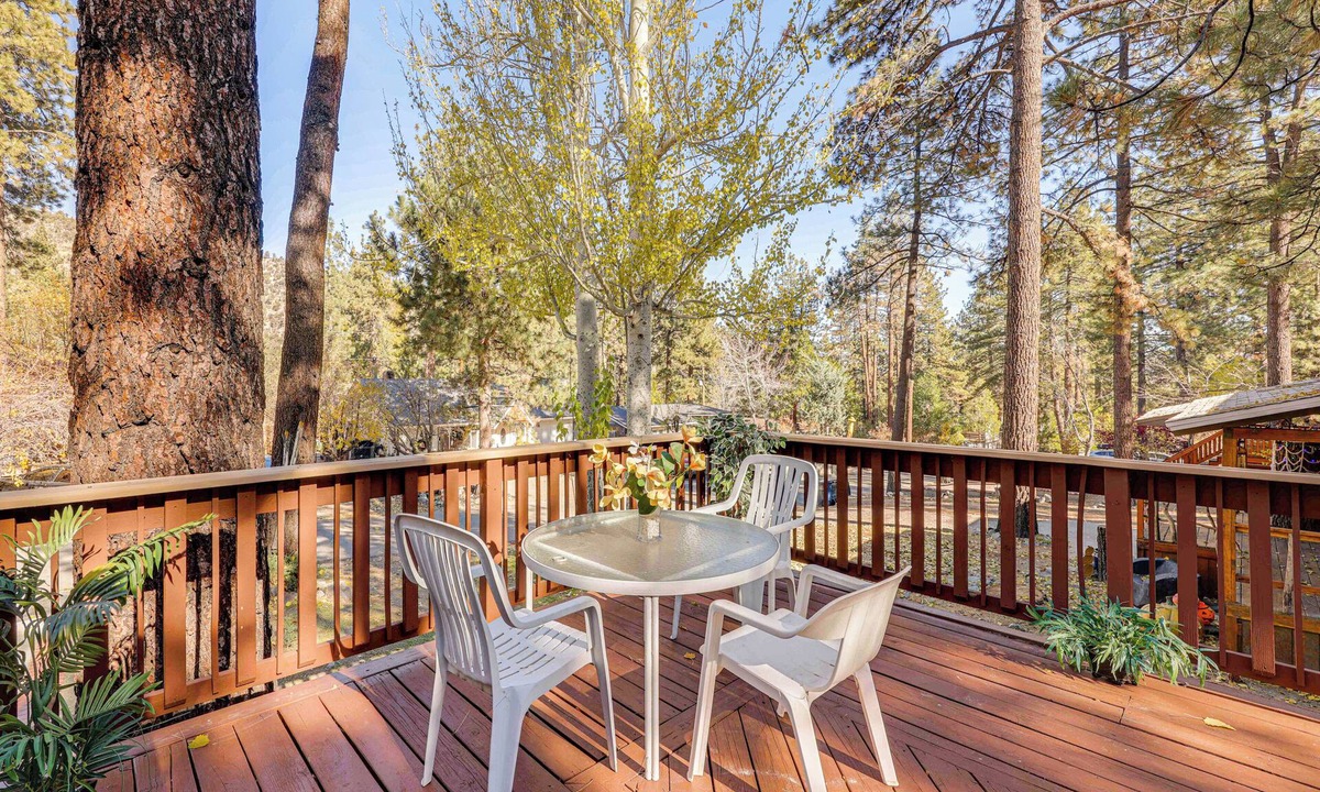 Wrightwood House | 5 Mi to Mountain High Resort: Home w/Gaming Area