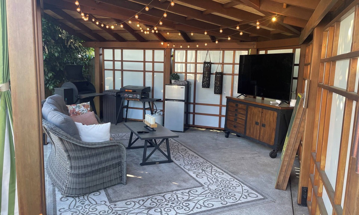 Eugene House | 5 Miles from Hayward field