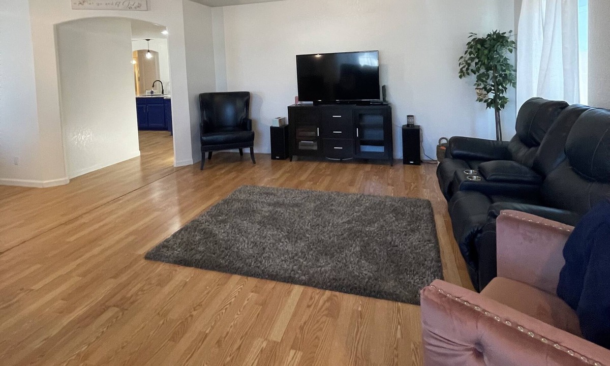 Glendale Sports and Entertainment District House | 5 mins from State Farm Stadium