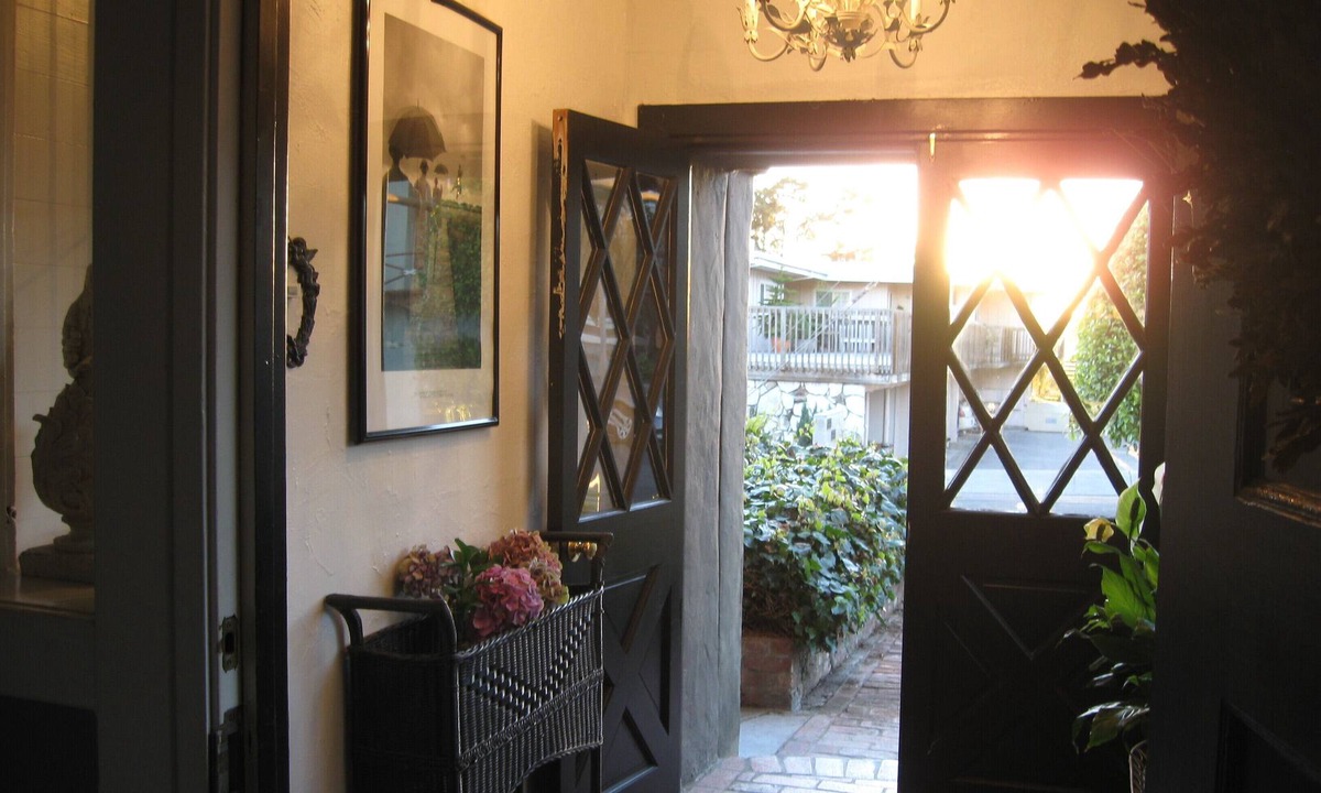 Alameda Apartment | 5 Star Gorgeous Flat $199 Inc. Free Parking