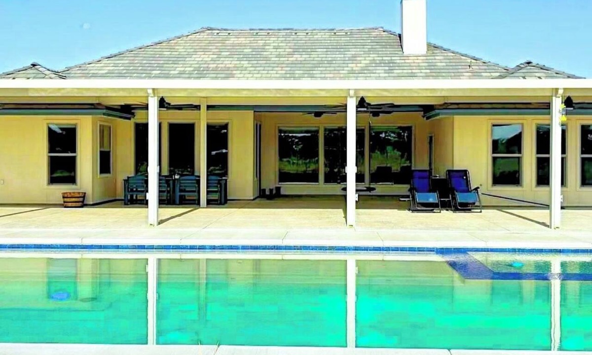 Clovis House | 5BR Acreage Farmhouse + Pool & Stunning Hill Views