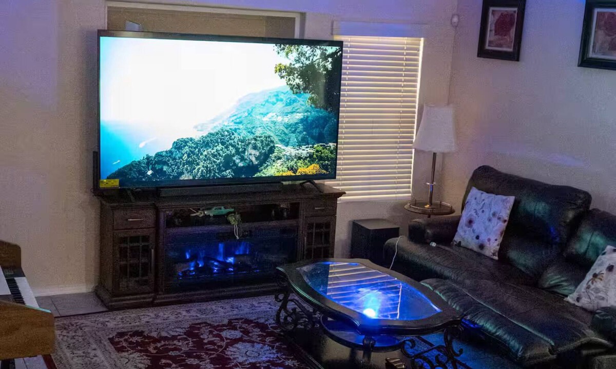 Maryvale House | 5BR Home w/Private Theater Room , Perfect for Groups