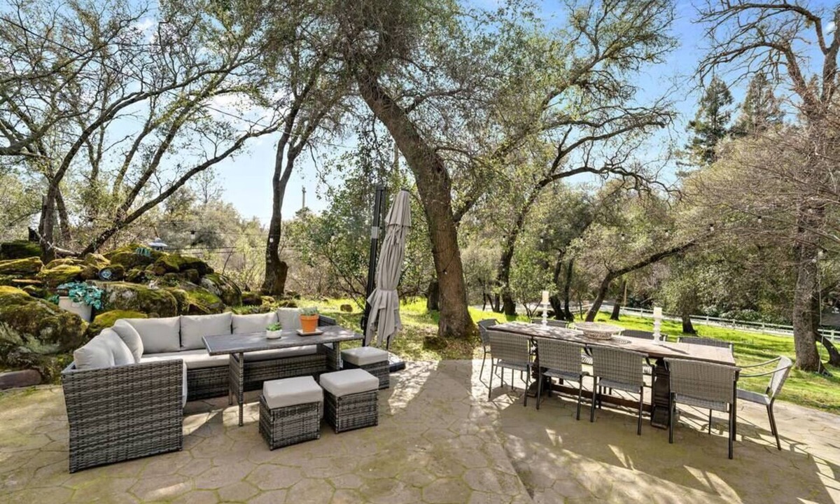 Loomis House | 6 Rooms & 4 Baths - 2.5 Acre Folsom Lake Resort