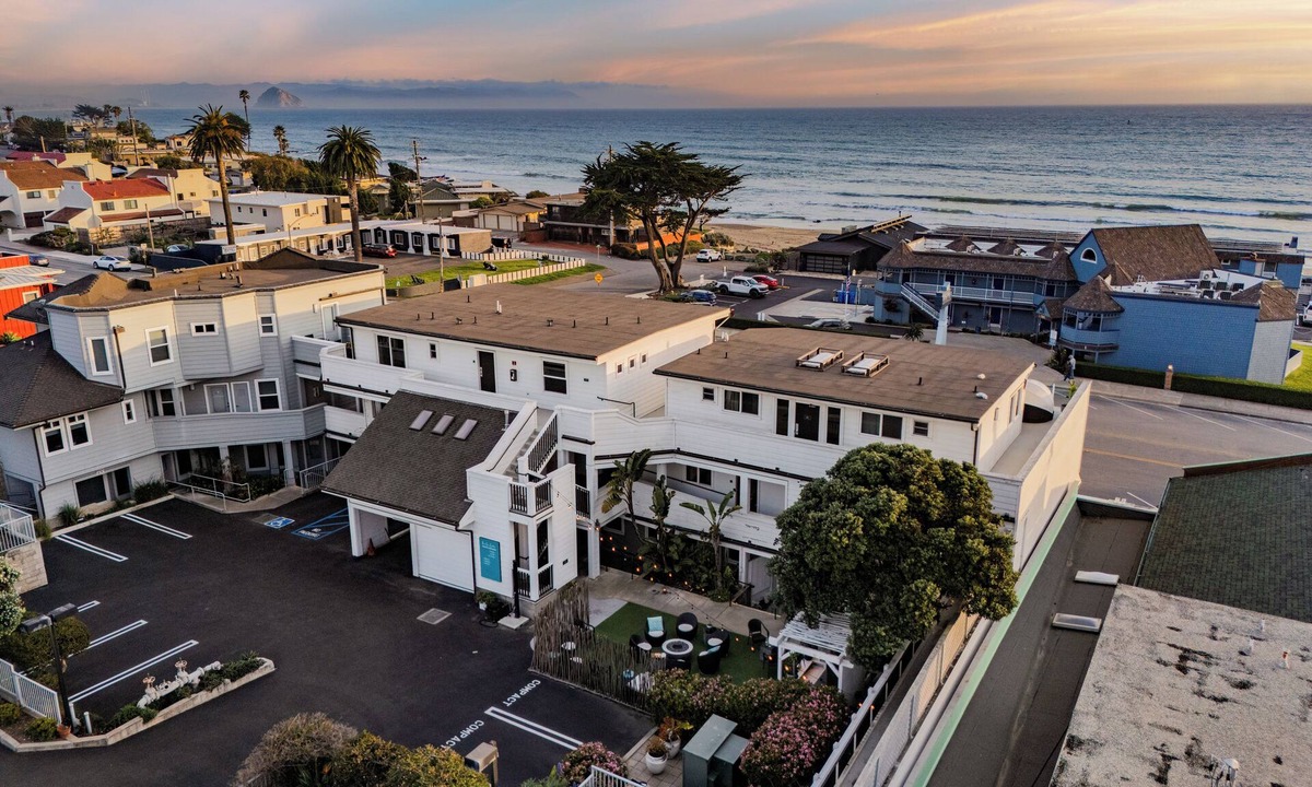 Cayucos House | 7 Bungalows | Steps to Pier + Beach | Ocean Views, Outdoor Bar, Firepit, Lounge