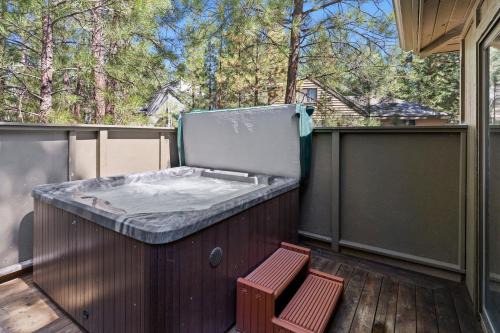 Sunriver House | 7 Grizzly Home New Private Hot Tub on the Deck and Bike for Adventure