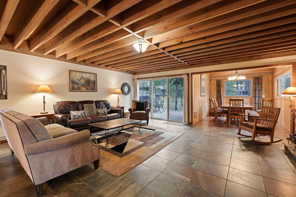 Overlook Park House | 7 Little Court home